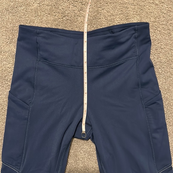 Like new Lululemon Speed Up legging size 6 - Picture 9 of 9